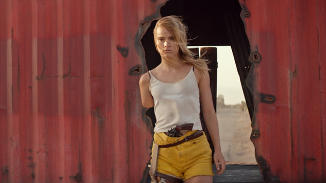 Suki Waterhouse as Arlen in The Bad Batch.